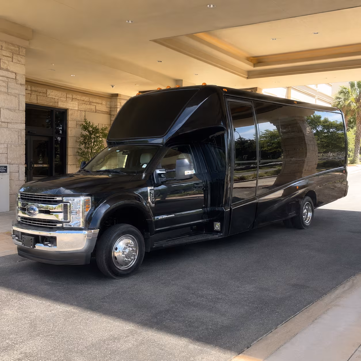 Delray Beach Birthday, Sweet 16, & Quinceañera Transportation party bus exterior